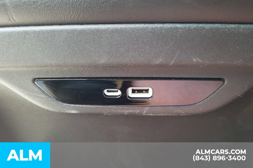 Used 2024 Chrysler Pacifica Touring-L FWD image 23