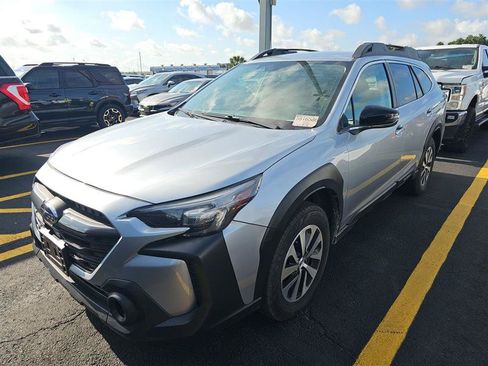 Used 2023 Subaru Outback Premium AWD/4WD image 3