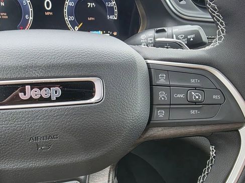 New 2025 Jeep Grand Cherokee Limited w/ Black Appearance Package image 28