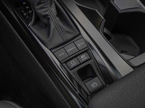 Used 2025 Toyota Camry SE image 20