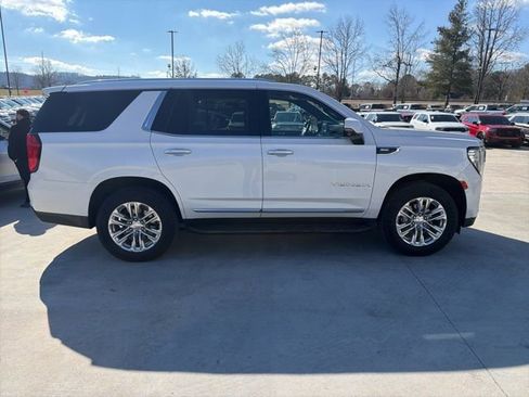 Used 2022 GMC Yukon SLT w/ SLT Premium Package image 11