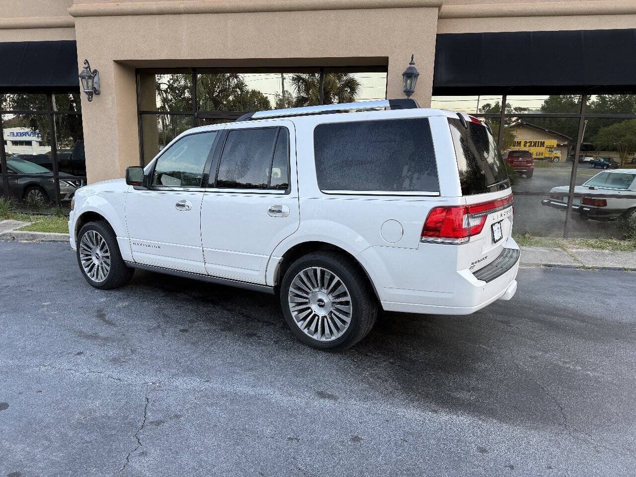 Used 2015 Lincoln Navigator 2WD w/ Equipment Group 101A Reserve image 3