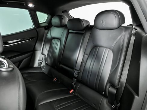 Used 2018 Maserati Levante image 21