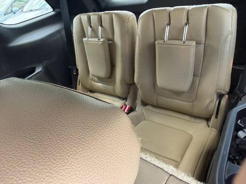 Used 2017 Ford Explorer XLT w/ Equipment Group 202A FWD image 10