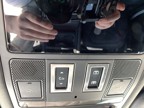 Used 2024 Land Rover Defender 130 X-Dynamic SE AWD/4WD image 20
