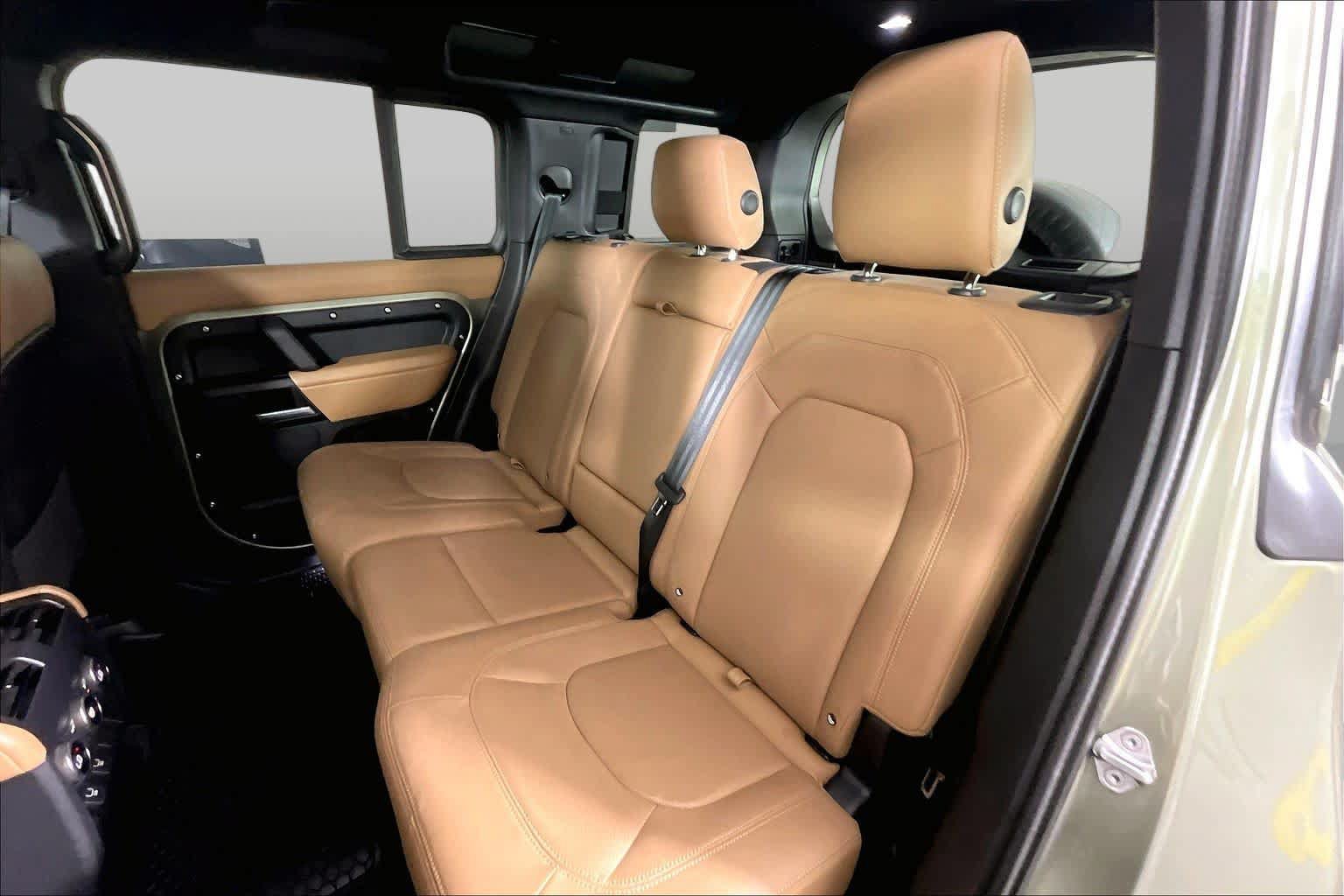Used 2025 Land Rover Defender 110 X-Dynamic SE AWD/4WD image 18