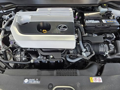 Used 2019 Lexus UX 200 w/ Premium Package FWD image 31