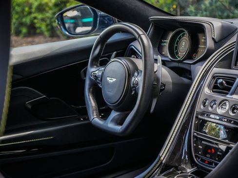 Used 2022 Aston Martin DB11 Coupe RWD image 22