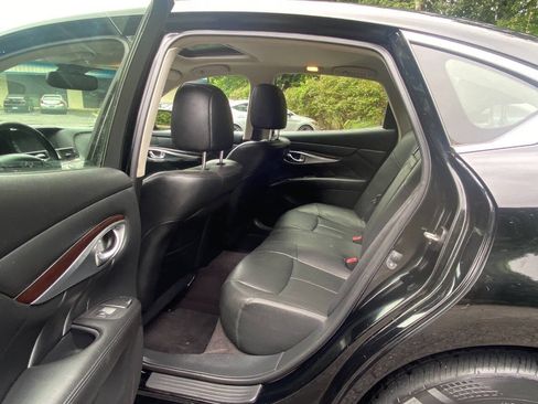Used 2017 INFINITI Q70 3.7 RWD image 44