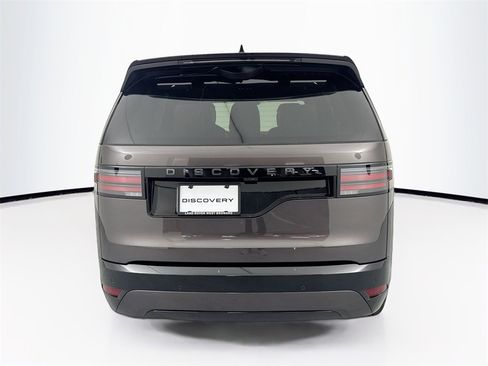 New 2026 Land Rover Discovery Dynamic SE image 6