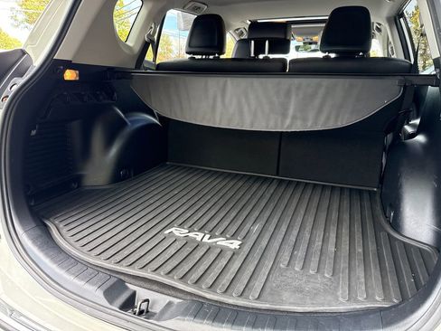 Used 2017 Toyota RAV4 Limited image 15