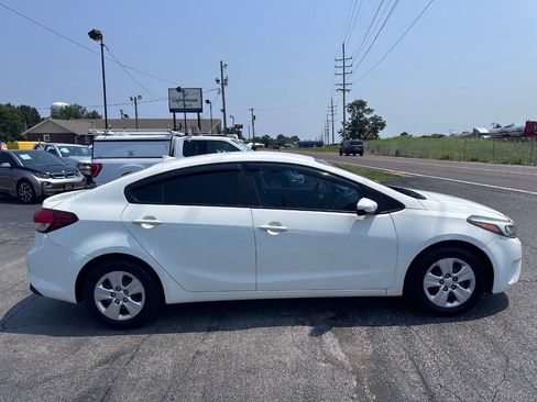Used 2017 Kia Forte LX FWD image 5