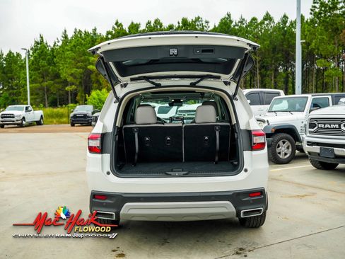 Used 2023 Honda Pilot Touring image 6