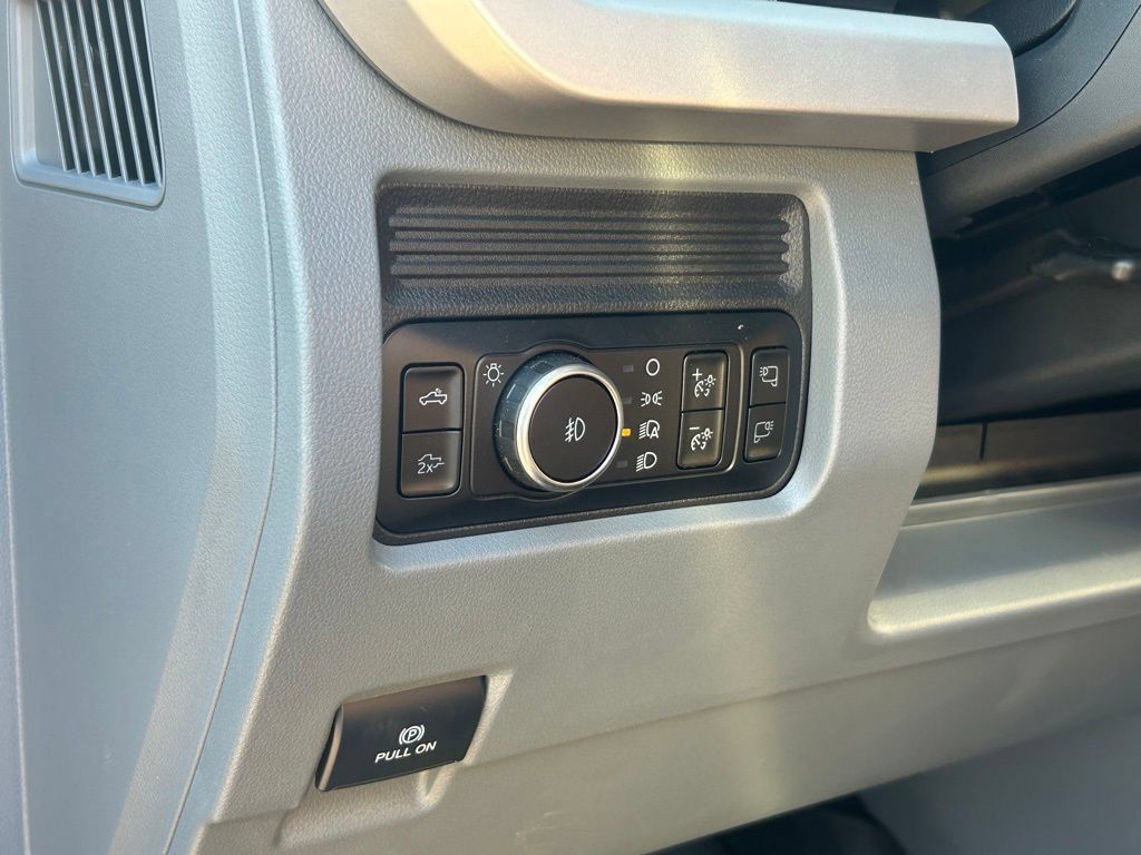 New 2026 Ford F250 XLT w/ XLT Premium Package AWD/4WD image 44