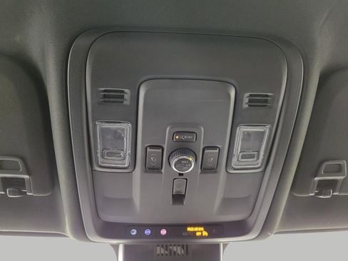 Used 2025 GMC Yukon XL Denali image 19