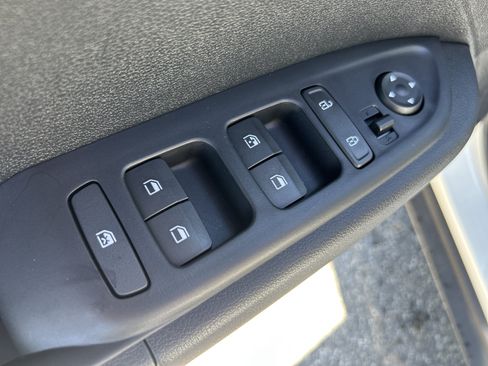 New 2026 Hyundai Venue SEL FWD image 18