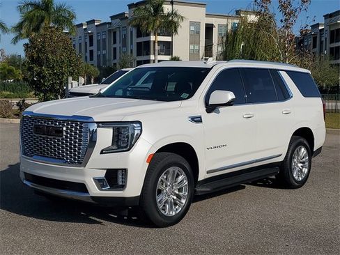 Used 2021 GMC Yukon SLT w/ SLT Luxury Package image 2