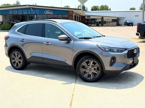 Used 2025 Ford Escape Platinum AWD/4WD image 3
