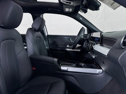 New 2026 Mercedes-Benz GLB 250 image 6