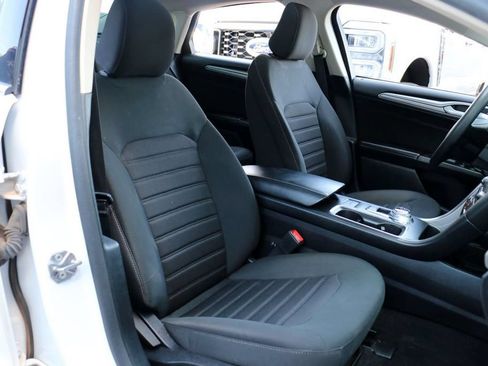 Used 2020 Ford Fusion SE FWD image 31