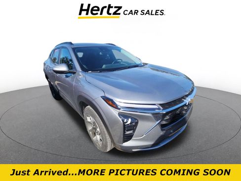 Used 2025 Chevrolet Trax LT w/ LT Convenience Package image 1