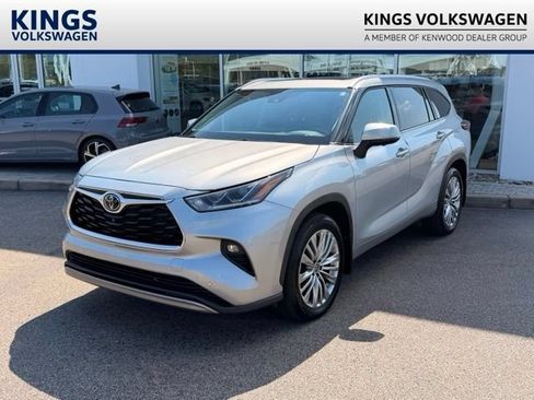 Used 2024 Toyota Highlander Platinum AWD/4WD image 1