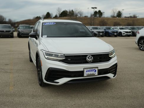 Certified 2022 Volkswagen Tiguan SE R-Line image 2