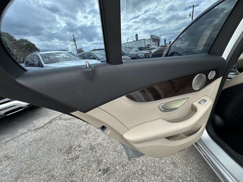Used 2015 Mercedes-Benz C 300 4MATIC Sedan image 12
