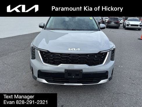Used 2025 Kia Sorento S w/ Panoramic Sunroof Package image 2