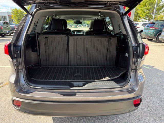 Used 2018 Toyota Highlander XLE AWD/4WD image 10