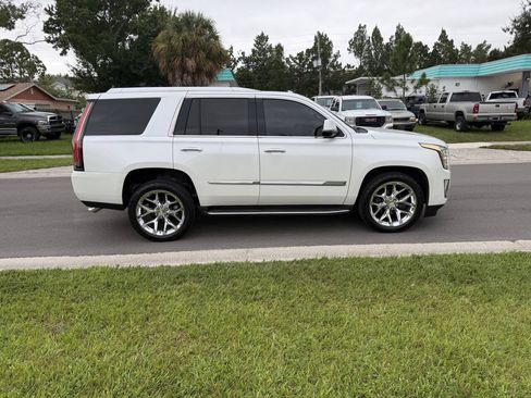 Used 2016 Cadillac Escalade Luxury AWD/4WD image 6