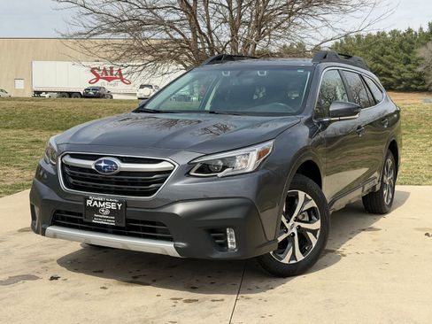 Used 2022 Subaru Outback Limited image 1