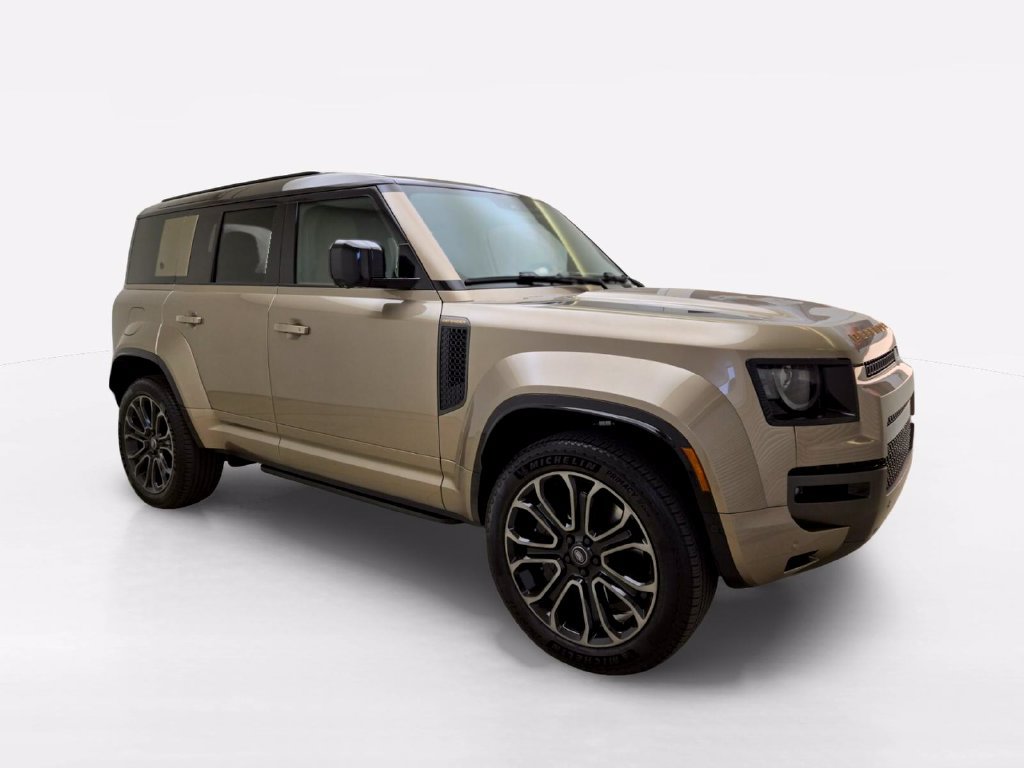 Used 2025 Land Rover Defender 110 AWD/4WD image 3