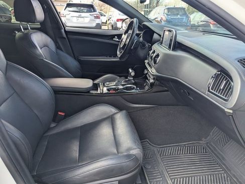 Used 2020 Kia Stinger GT-Line image 32