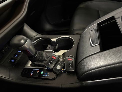Used 2019 Toyota Highlander XLE image 15