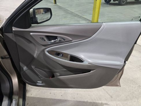 Used 2018 Chevrolet Malibu Premier w/ Premier Sun and Wheel Package FWD image 32