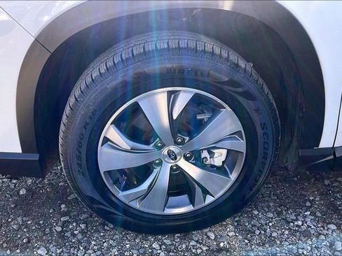 Used 2023 Subaru Ascent Premium w/ Convenience Package image 9