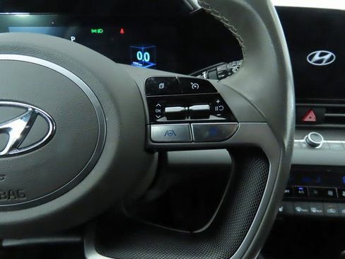 Used 2023 Hyundai Elantra SEL w/ Convenience Package image 12