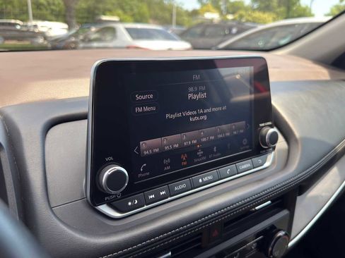 Used 2023 Nissan Rogue S AWD/4WD image 16