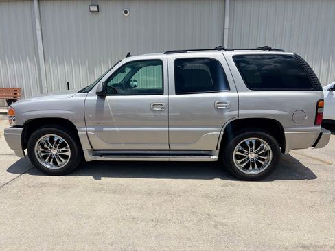 Used 2006 GMC Yukon Denali AWD/4WD image 2
