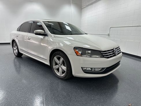 Used 2013 Volkswagen Passat TDI SEL Premium image 2
