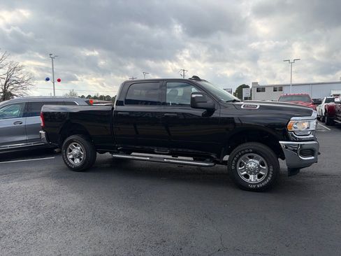 Used 2024 RAM 2500 Tradesman w/ Chrome Appearance Group image 3