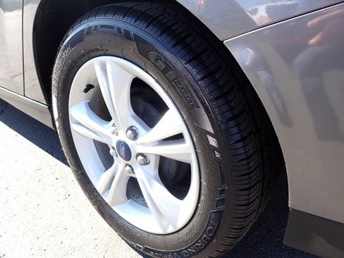 Used 2014 Ford Focus SE w/ SE Winter Package FWD image 11