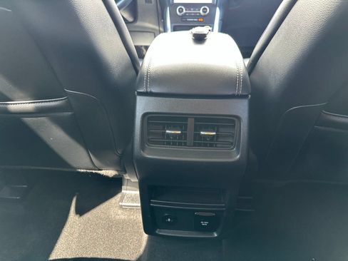 Certified 2024 Ford Edge Titanium AWD/4WD image 33