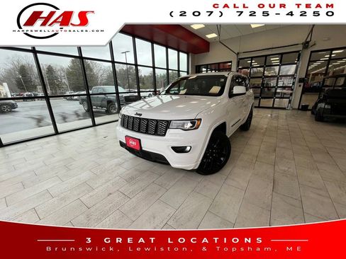 Used 2022 Jeep Grand Cherokee Laredo X image 1