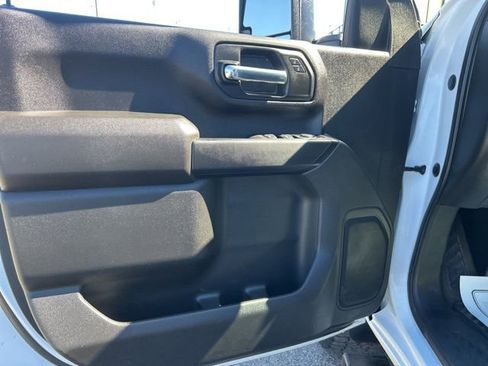 Used 2024 Chevrolet Silverado 2500 Custom w/ Custom Convenience Package image 11