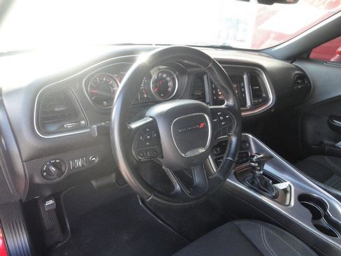 Used 2016 Dodge Challenger SXT image 13