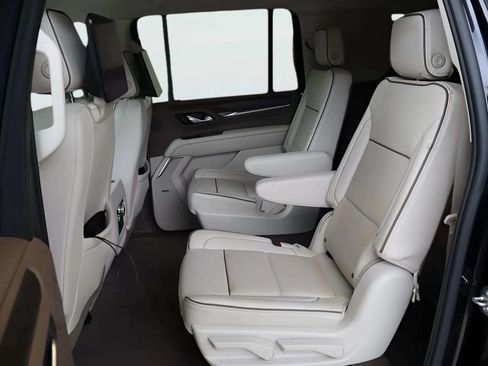 Used 2023 GMC Yukon XL Denali w/ Advanced Technology Package AWD/4WD image 29