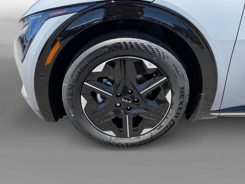 New 2026 Kia EV6 Wind RWD image 9