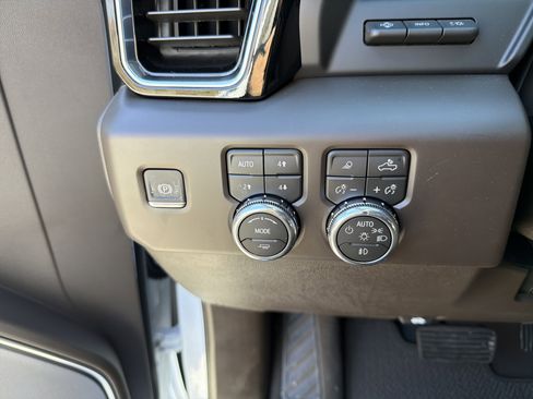 New 2026 GMC Sierra 3500 Denali w/ Denali Reserve Package image 37